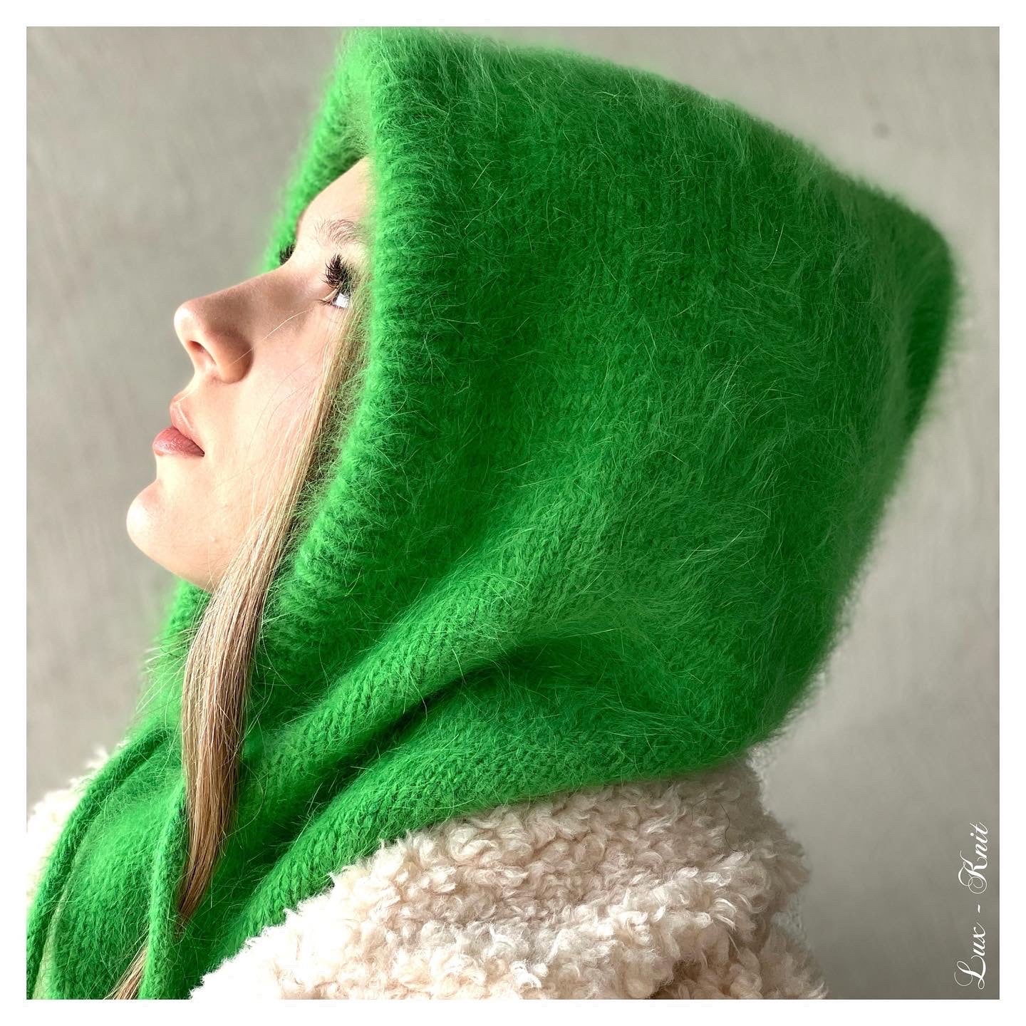 Hood - green grass