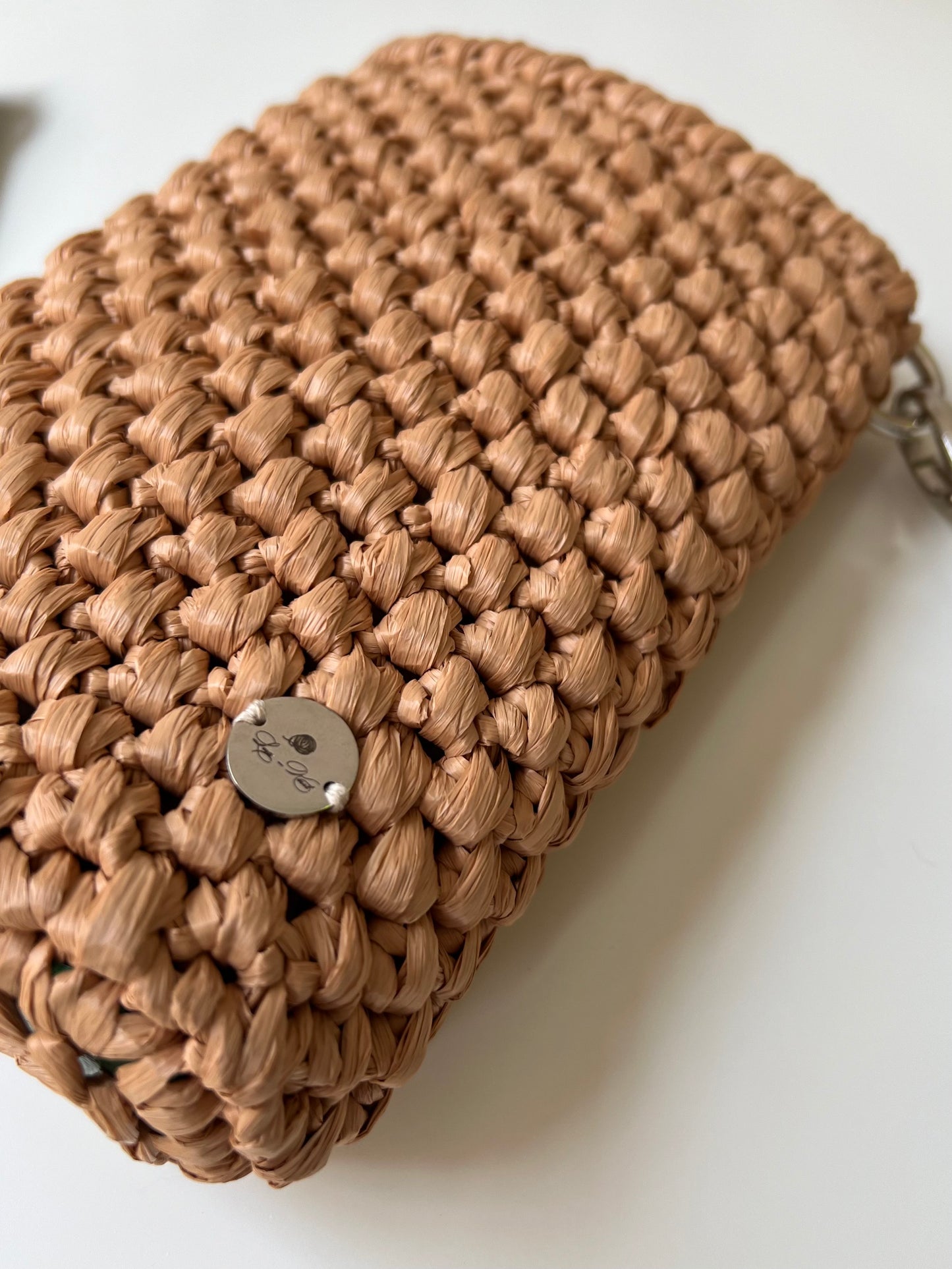 Women's raffia handbag