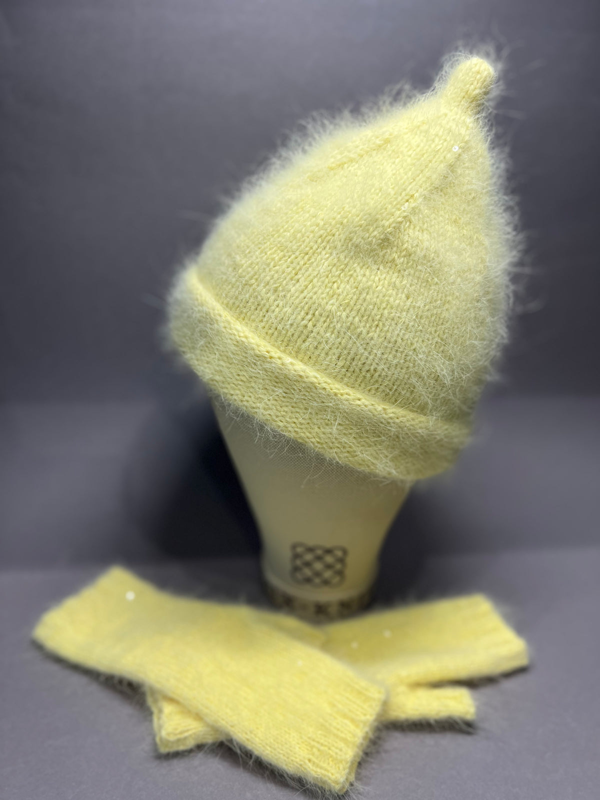 Zestaw: czapka Beanie + mitenki żółty z cekinami